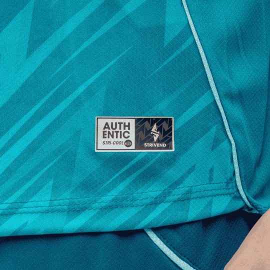 Bộ Quần Áo Bóng Đá Strivend V8 Xanh Cổ Vịt